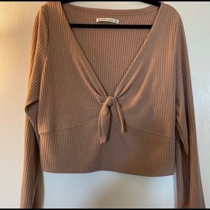 Super cute Abercrombie top. A little tighter fit than I prefer so selling!